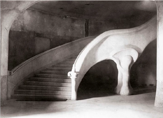 Left staircase to the large domed room