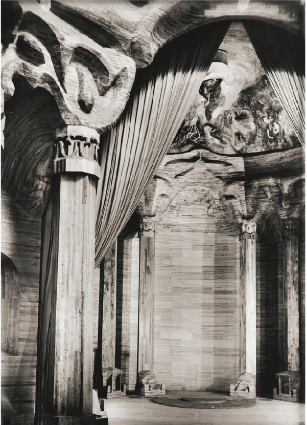 View of the small domed room, which was also used as a stage. The space in the background was intended for the large wooden sculpture group representing humanity